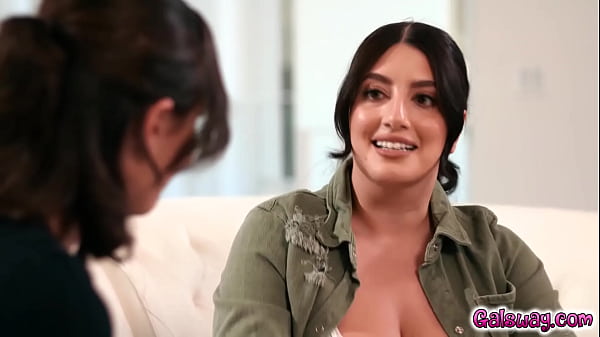 Sarah Arabic Menyerah Pada Hasratnya Dan Mengaku Pada Mantan Komandannya, Casey Calvert, Bahwa Tubuhnya Mendidih Untuk Disentuh Dan Dirasakan.