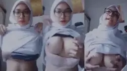 Nadira Berhijab Tobrut Pulang Sekolah Dengan Gaya Yang Menggoda