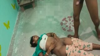 Pekerja Kasar Menggila Memuaskan Nafsu Dengan Tuan Rumah Dalam Video Panas Desi