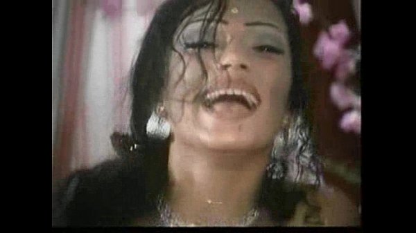 Putri Arab Yang Menggoda Dengan Sorot Mata Penuh Nafsu