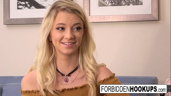 Riley Menggila Dengan Kakak Tirinya Yang Ganteng!