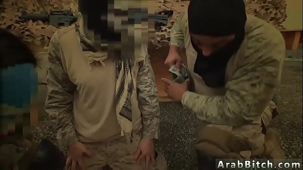 Gadis Arab Digoyang Gadis Lokal Yang Beraksi