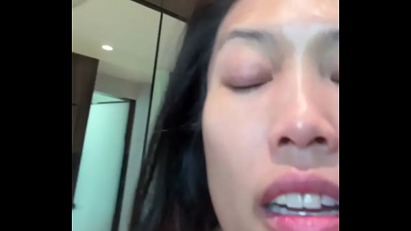 Gadis Tionghoa Yang Haus Perhatian Dan Tubuhnya Meronta-ronta Ingin Disentuh