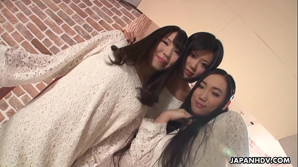 Tiga Gadis Asia Panas Bergairah Saling Menjilati Memek Hingga Klimaks