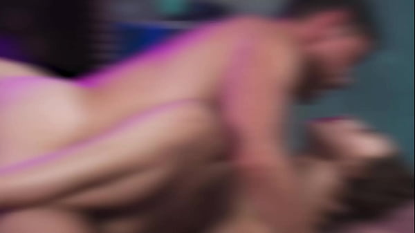 Gadis Pirang Milf Menggoda Mengumbar Nafsu Liar Dengan Adik Ipar Dalam Adegan Mesra Yang Sengit