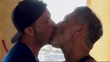 Gedung Tua Yang Angker Dengan Pria Berotot Dan Kontol Besar