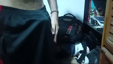 Tukang Susu Datang, Siap Kasih Susu Panas Buat Janda-janda Yang Kesepian