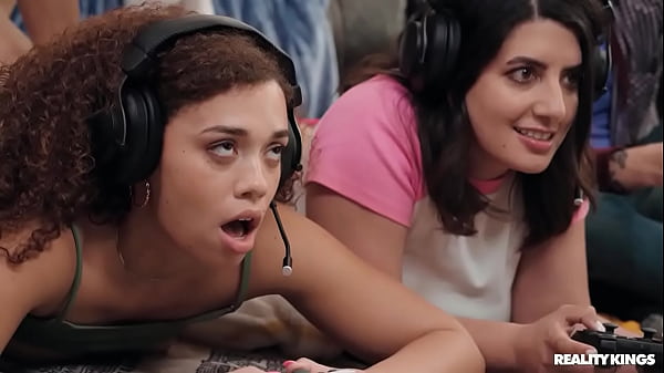 Mode Kerja Sama Yang Panas Untuk Gadis Gamer