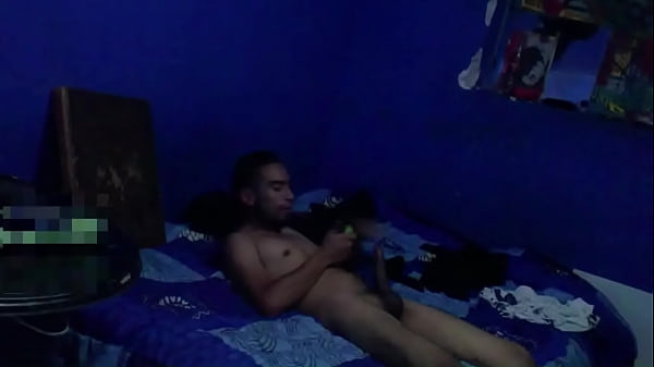 Pengalaman Pertama Jadi Pelacur Dengan Teman Ayahku