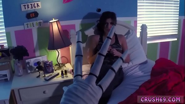 Pembicaraan Mainan Seks Remaja Dan Pengalaman Pertama Masturbasi Ala China Dalam Pesta Swalloween Yang Menggoda