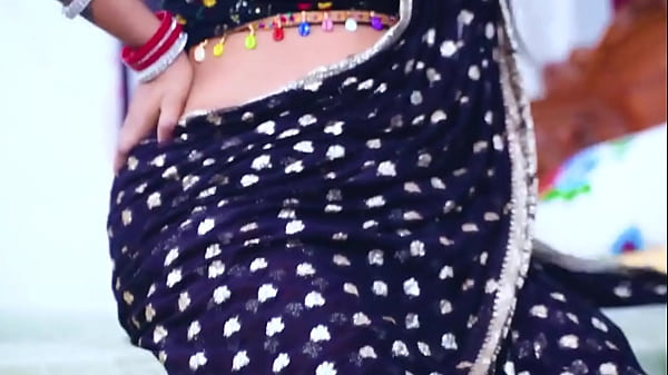 Bokep India: Bhabhi Montok Payudara Besar Dientot Sambil Masak Di Dapur