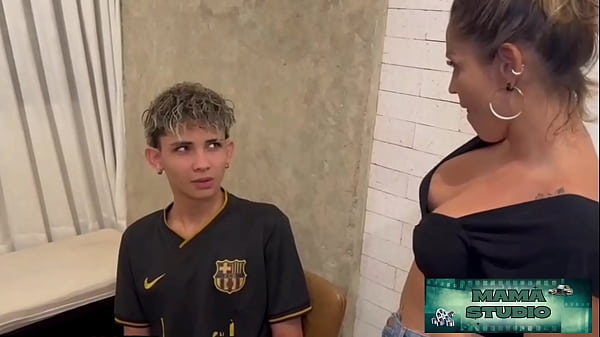 Malam Itu, Aku Harus Melayani Madrasta Genitku Supaya Mulutnya Terkunci Rapat Tentang Kebiasaanku Menonton Film Panas Saat Makan Malam.