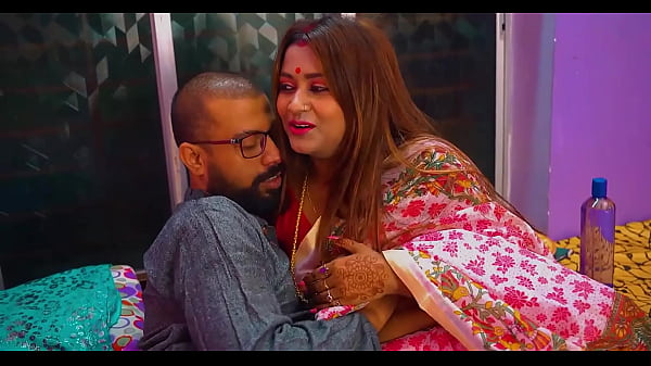 Istri Desi Cantik Dan Seksi Menggoda Suami Dengan Bercinta Romantis Di Hari Pernikahan